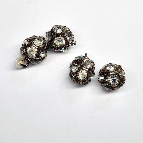 Thirty-Nine Assorted Antique And Vintage Rhinestone Buttons - Picture 6 of 16